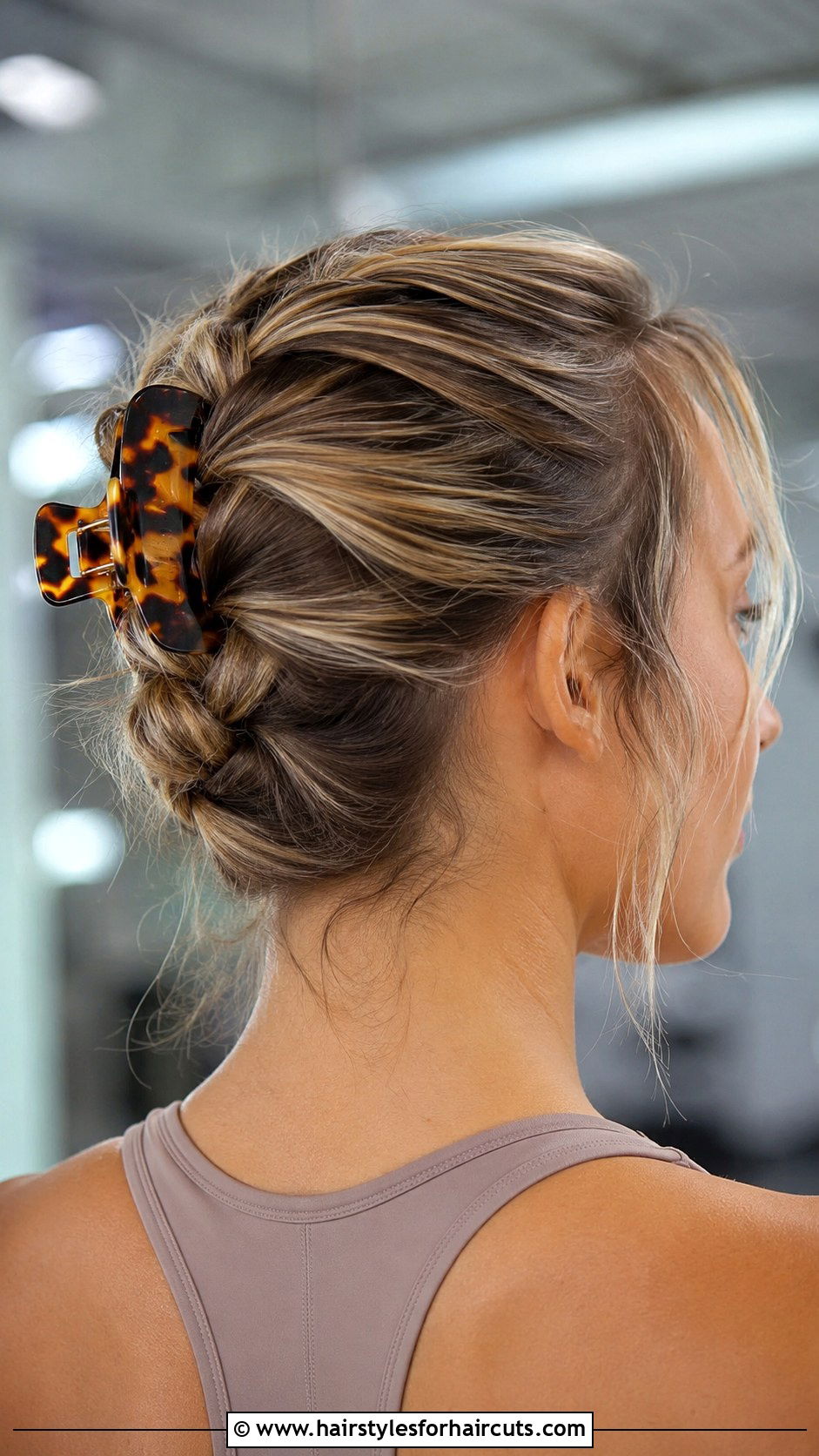 French Braid Claw Clip - 25 claw clips hairstyles for thick hair - 25 claw clips hairstyles for thick hair