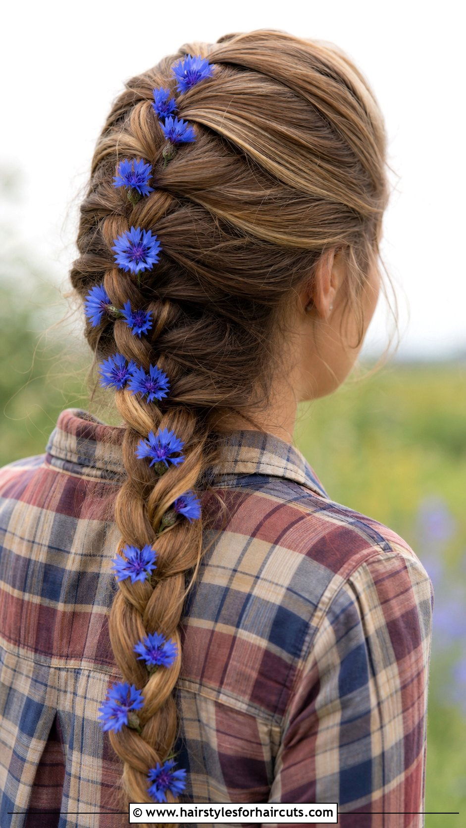 French Braid With Flowers - 25 hairstyles with flowers - 25 hairstyles with flowers