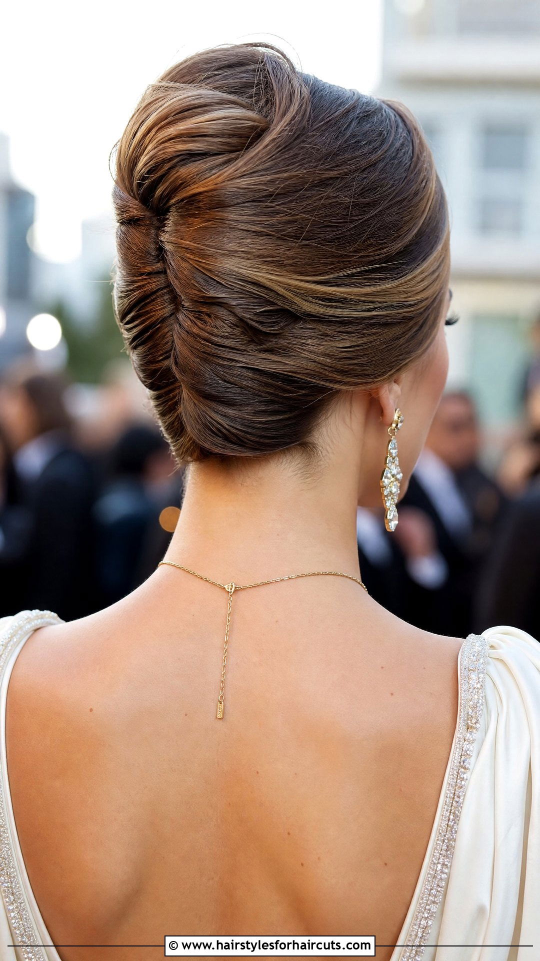 French Twist - 25 hairstyles for the bride with long hair - 25 hairstyles for the bride with long hair