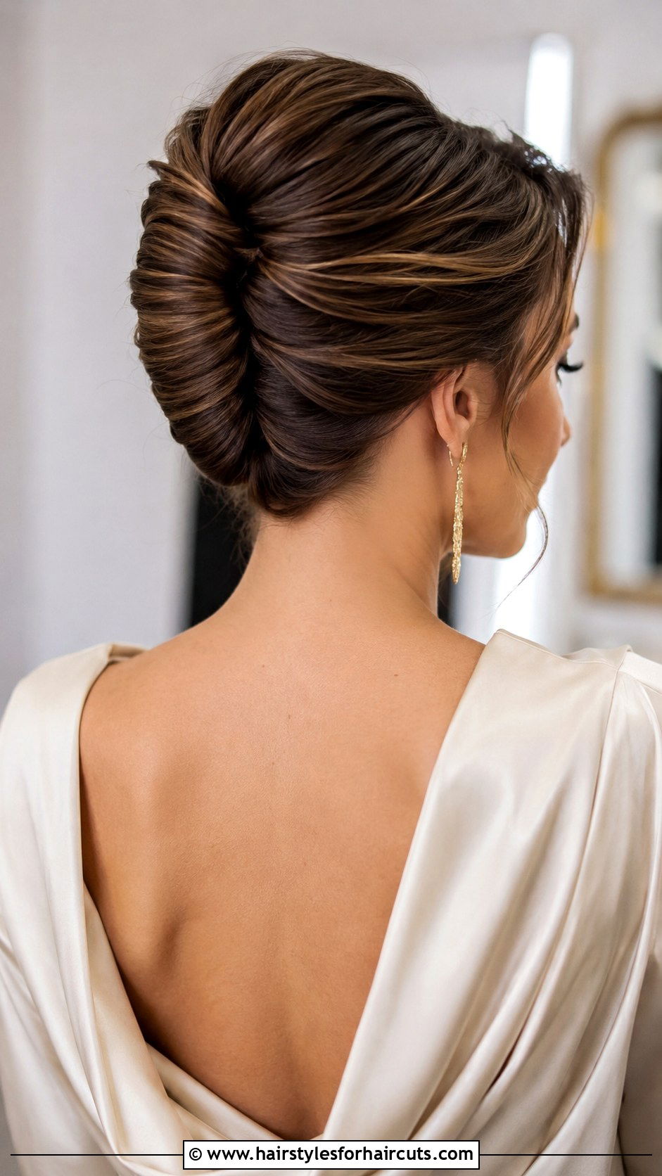 French Twist Chignon - 25 chignon hairstyles for medium length hair - 25 chignon hairstyles for medium length hair