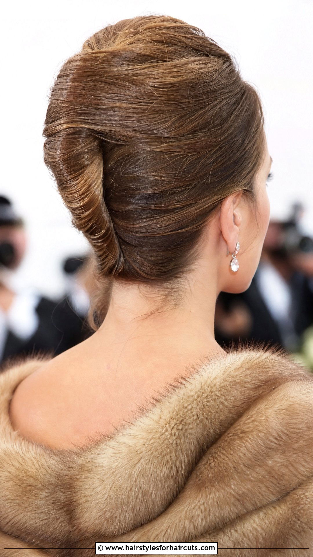 French Twist Updo - 25 winter hairstyles - 25 winter hairstyles
