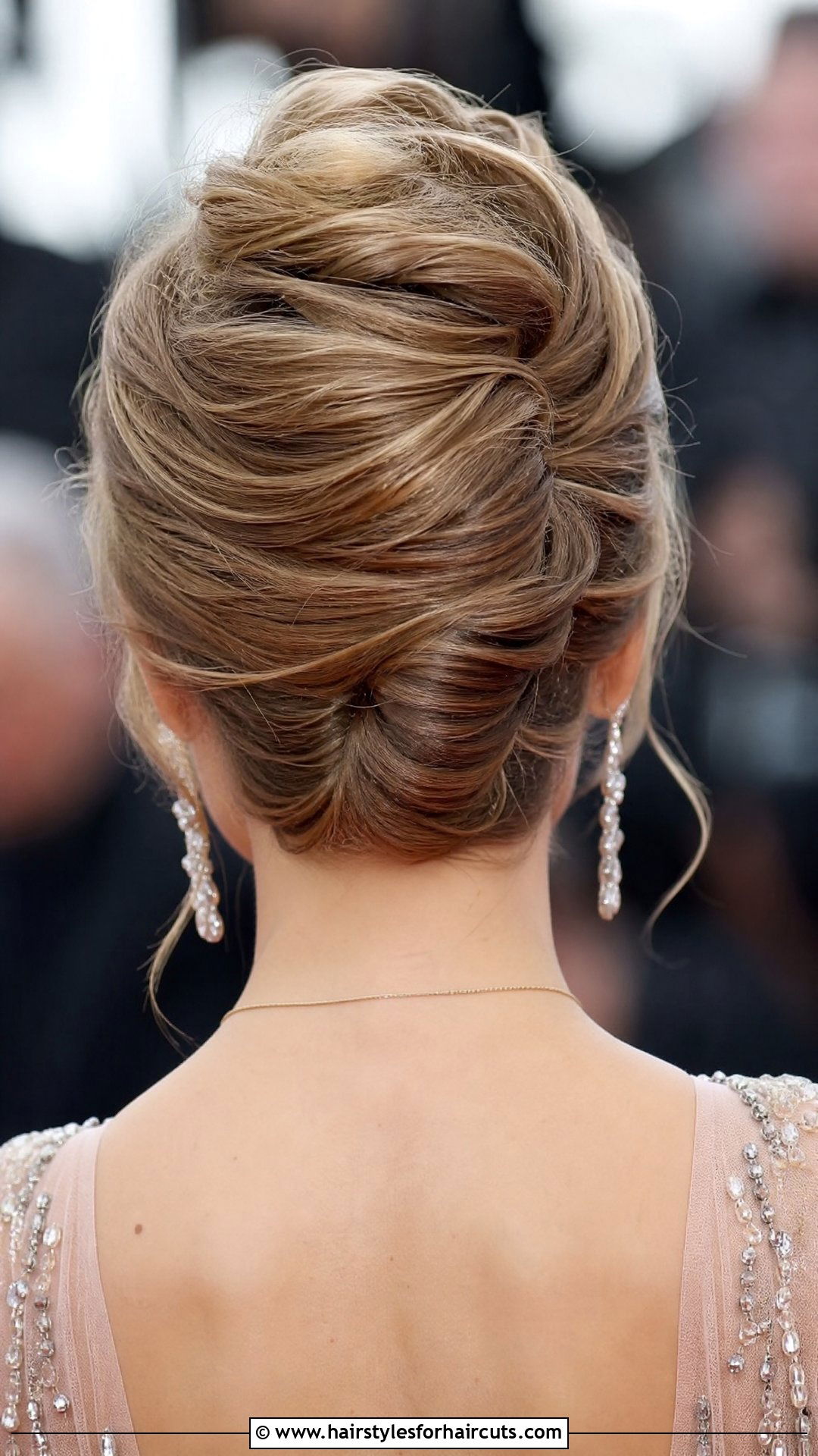 French Twist Wavy Hair - 25 womens hairstyles for thick wavy hair - 25 womens hairstyles for thick wavy hair