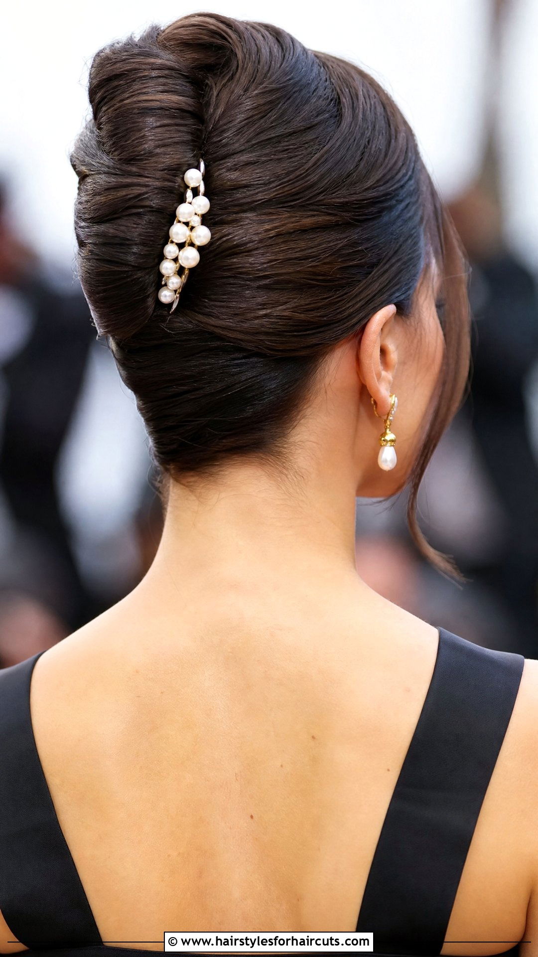 French Twist With Hair Comb - 25 hairstyles with hair accessories - 25 hairstyles with hair accessories