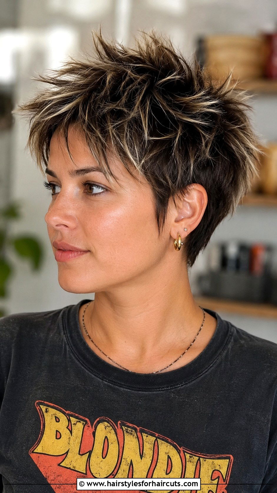 Frosted Tips Short Hair - 25 festival hairstyles for short hair - 25 festival hairstyles for short hair