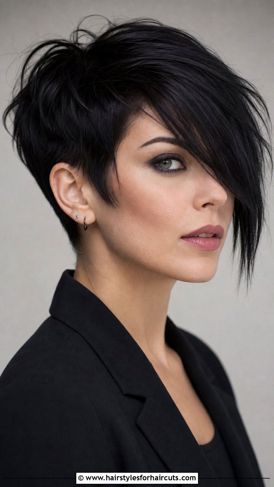 Goth Fringed Pixie - 25 goth hairstyles for short hair - 25 goth hairstyles for short hair