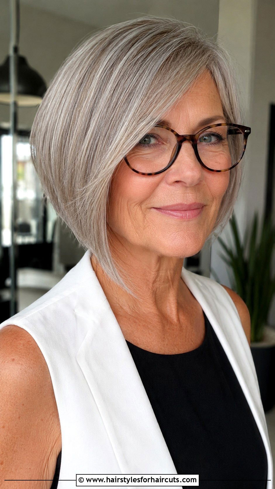 Graduated Bob Haircut - 25 haircuts for women over 60 with glasses - 25 haircuts for women over 60 with glasses