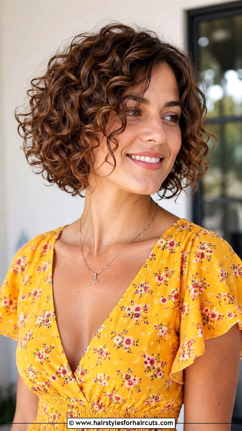Graduated Curly Bob - 25 graduated haircuts - 25 graduated haircuts