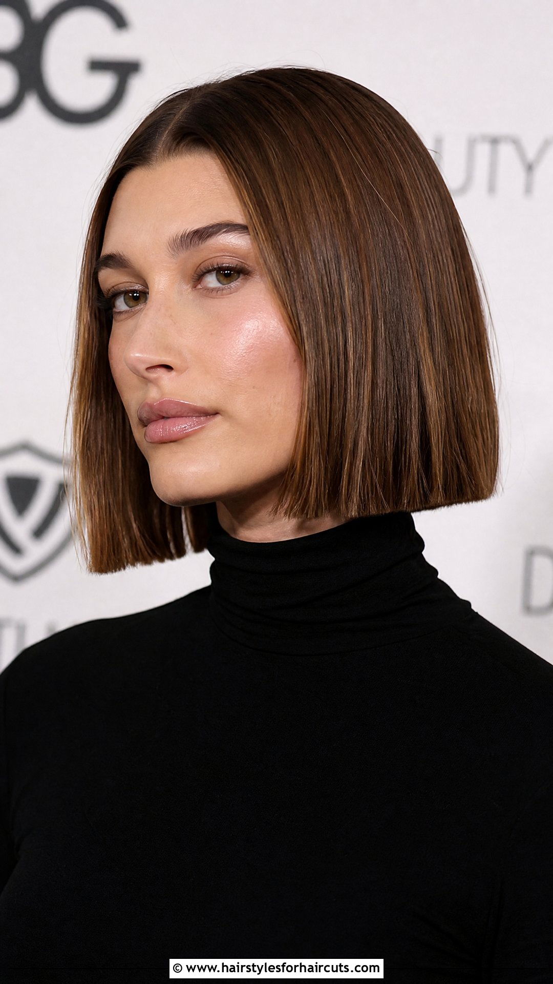 Hailey Bieber Bob Haircut - 25 celebrity haircuts - 25 celebrity haircuts