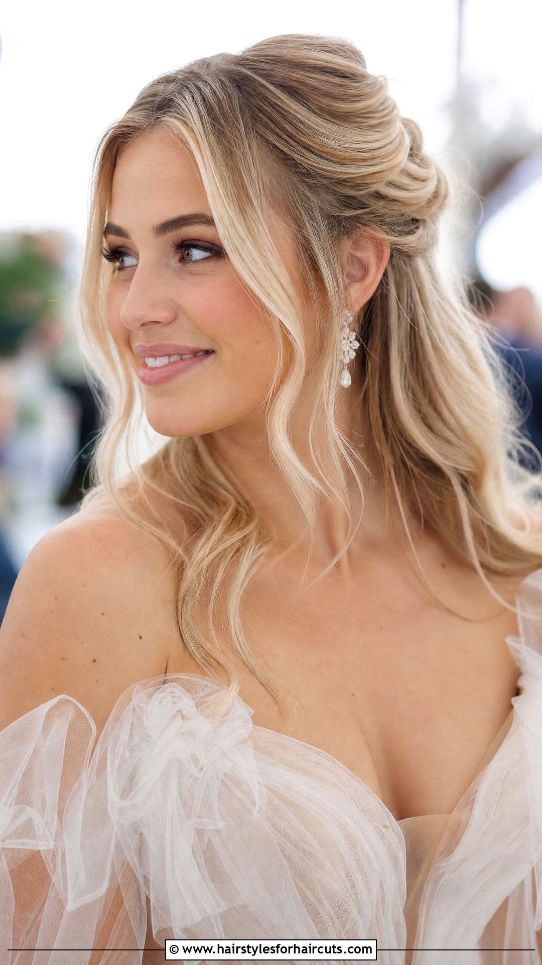 Half Up Bridal Hairstyle With Face Framing Pieces - 25 bridal hairstyles half up - 25 bridal hairstyles half up