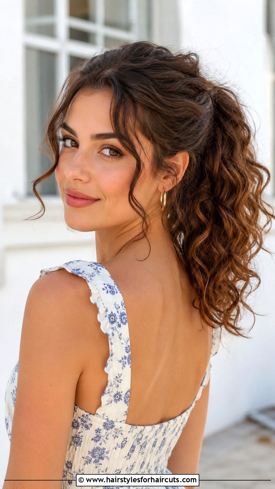 Half Up Curly Ponytail - 25 curly hairstyles for fine hair - 25 curly hairstyles for fine hair