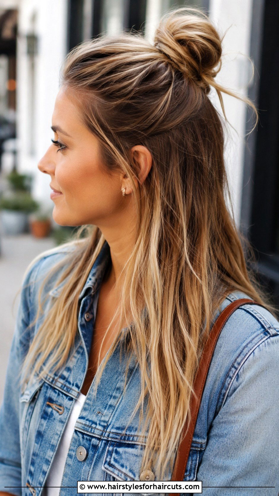 Half Up Half Down Bun - 25 cute hairstyles for long straight hair - 25 cute hairstyles for long straight hair
