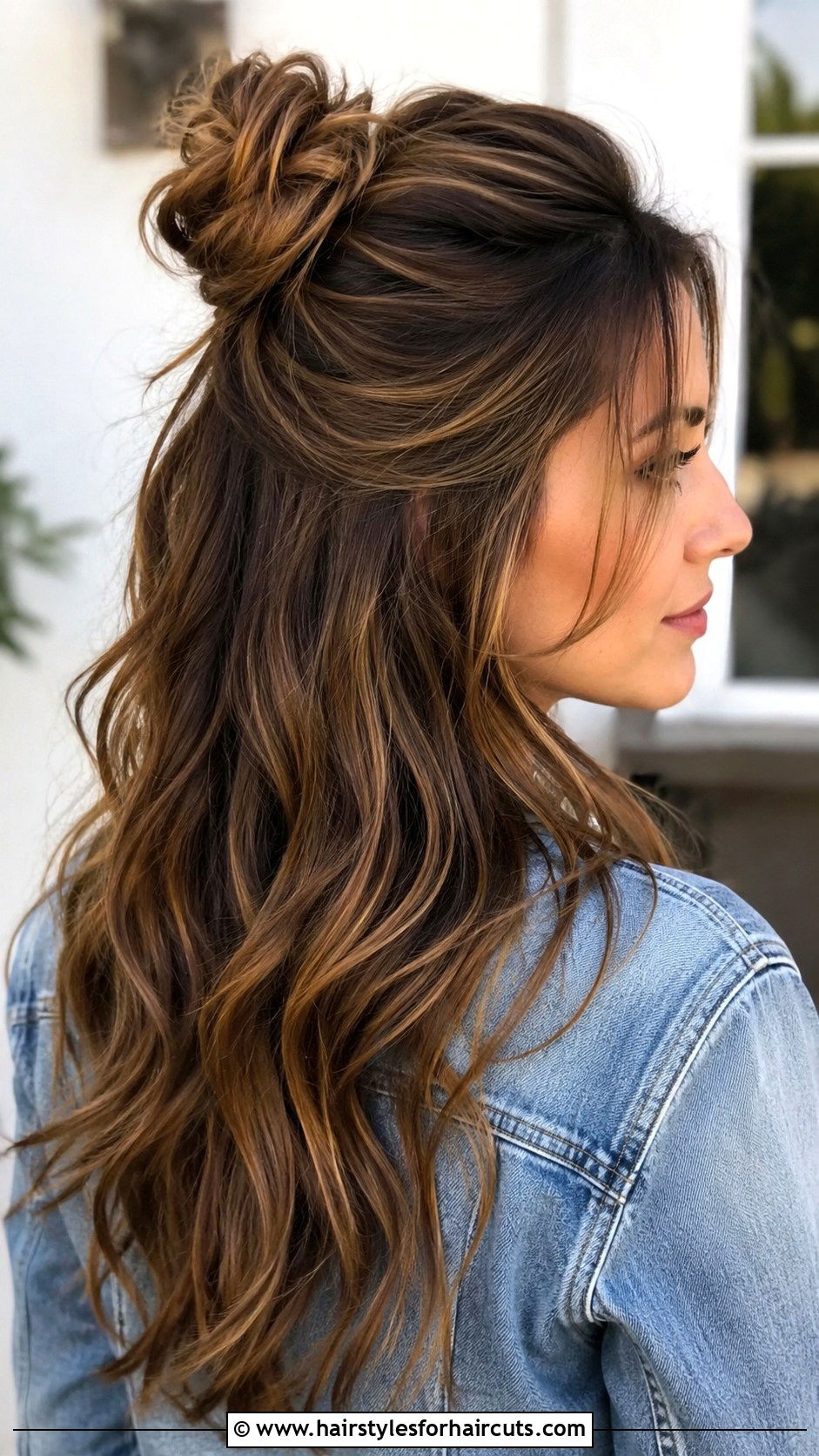 Half Up Half Down Bun - 25 easy bun hairstyles for medium hair - 25 easy bun hairstyles for medium hair