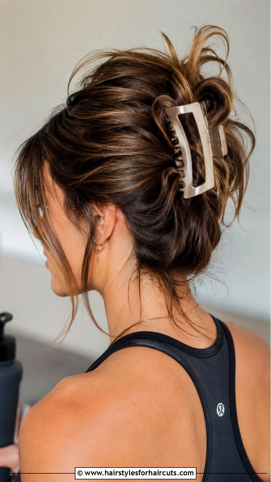 Half Up Half Down Claw Clip - 25 hairstyles with hair clips - 25 hairstyles with hair clips