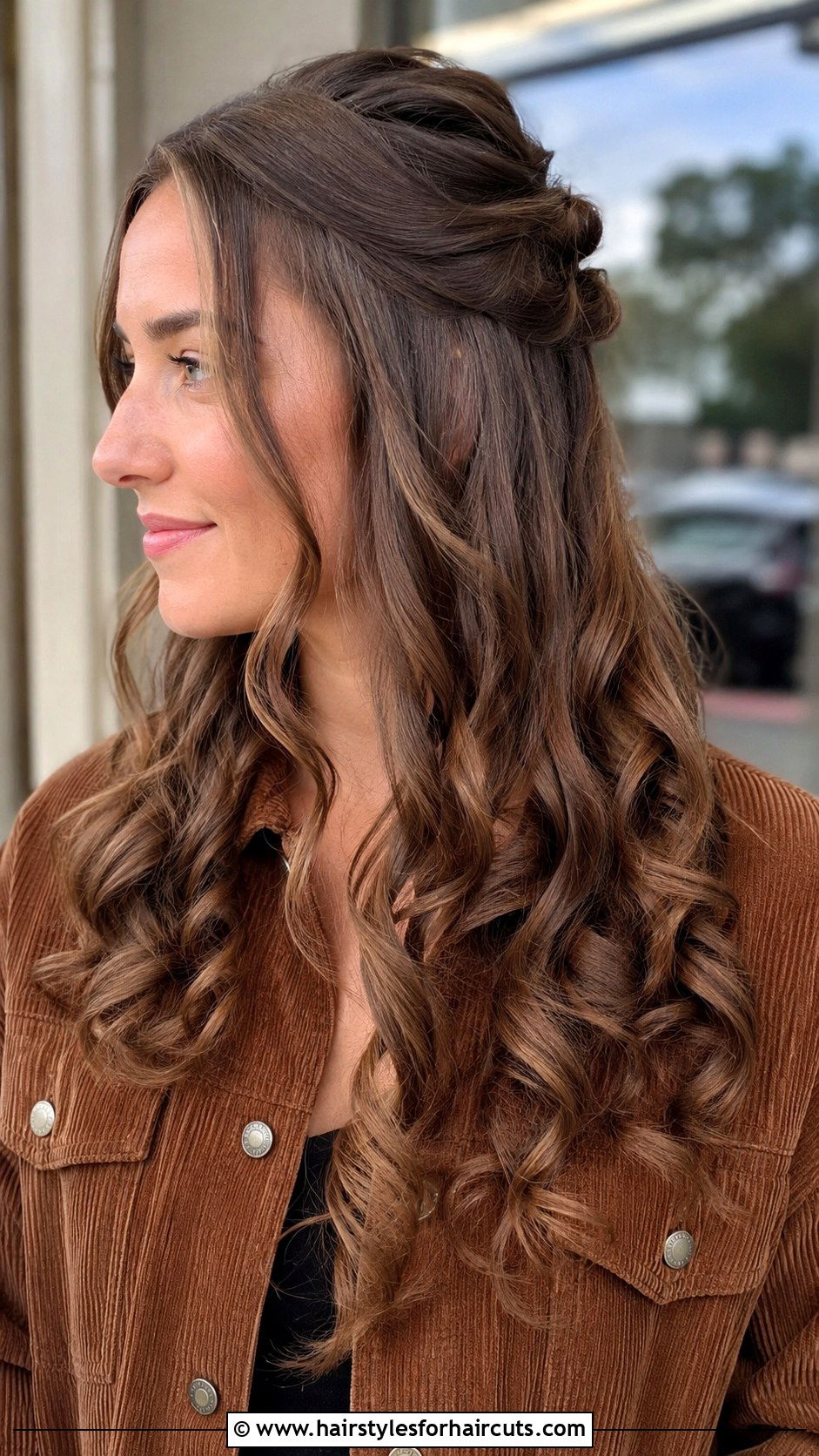 Half Up Half Down Curls - 25 cute fall hairstyles for medium hair - 25 cute fall hairstyles for medium hair