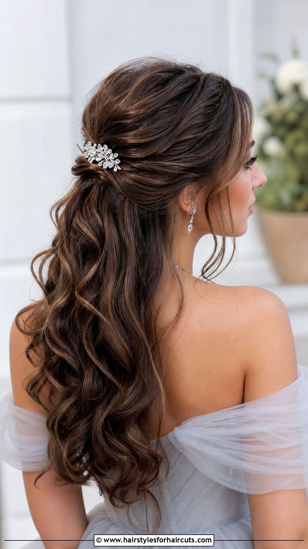 Half Up Half Down Curls - 25 easy bridal hairstyles for long hair - 25 easy bridal hairstyles for long hair