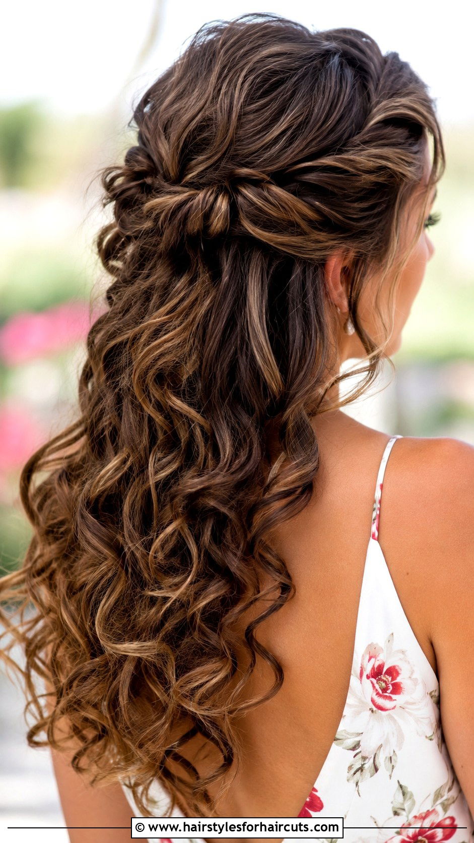 Half Up Half Down Curly Bridal Hair - 25 curly bridal hairstyles - 25 curly bridal hairstyles