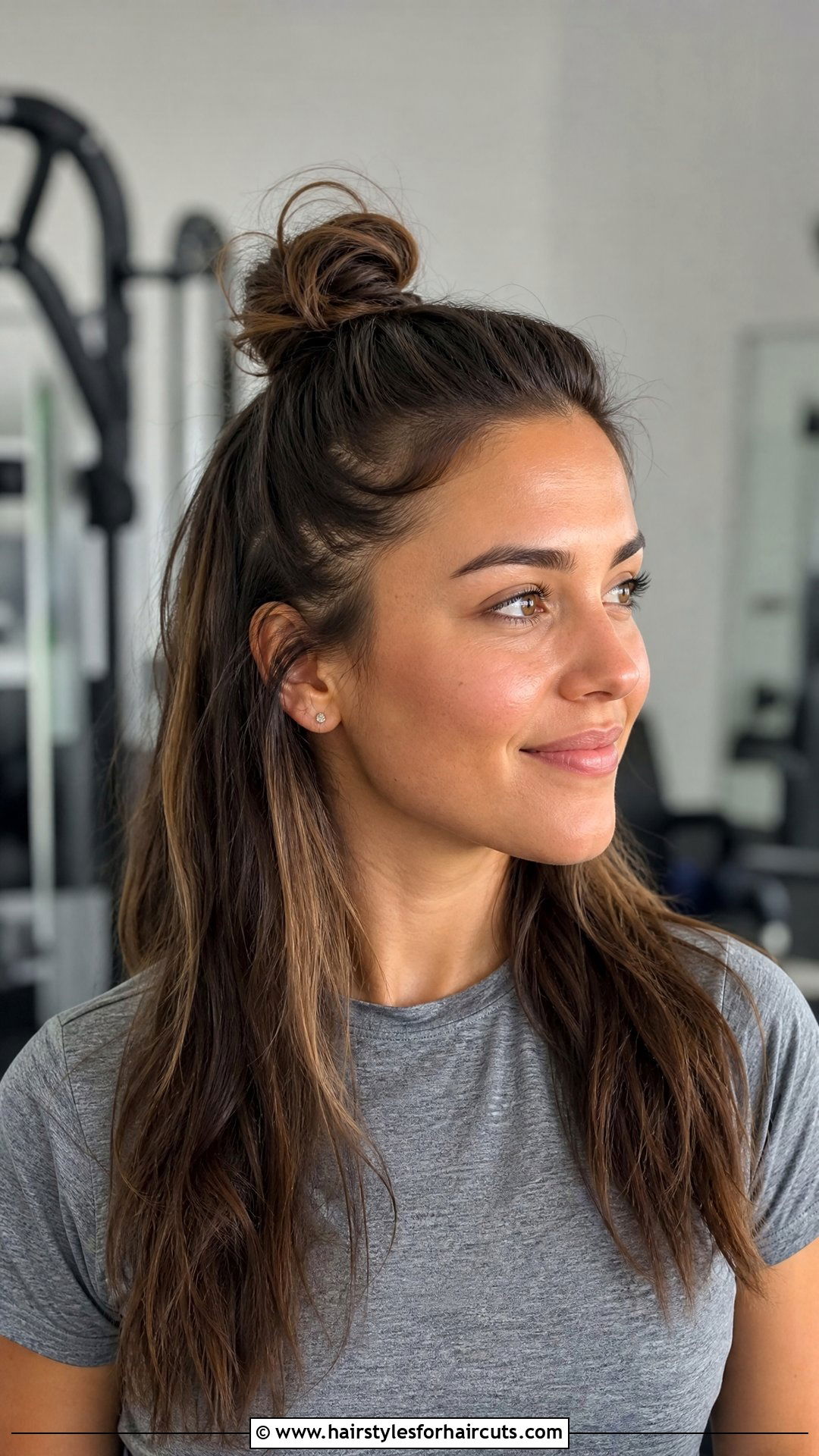 Half Up Half Down Gym Bun - 25 workout hairstyles for medium hair - 25 workout hairstyles for medium hair