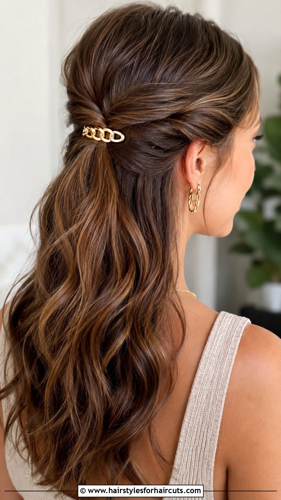 Half Up Half Down Twist - 25 fall hairstyles - 25 fall hairstyles