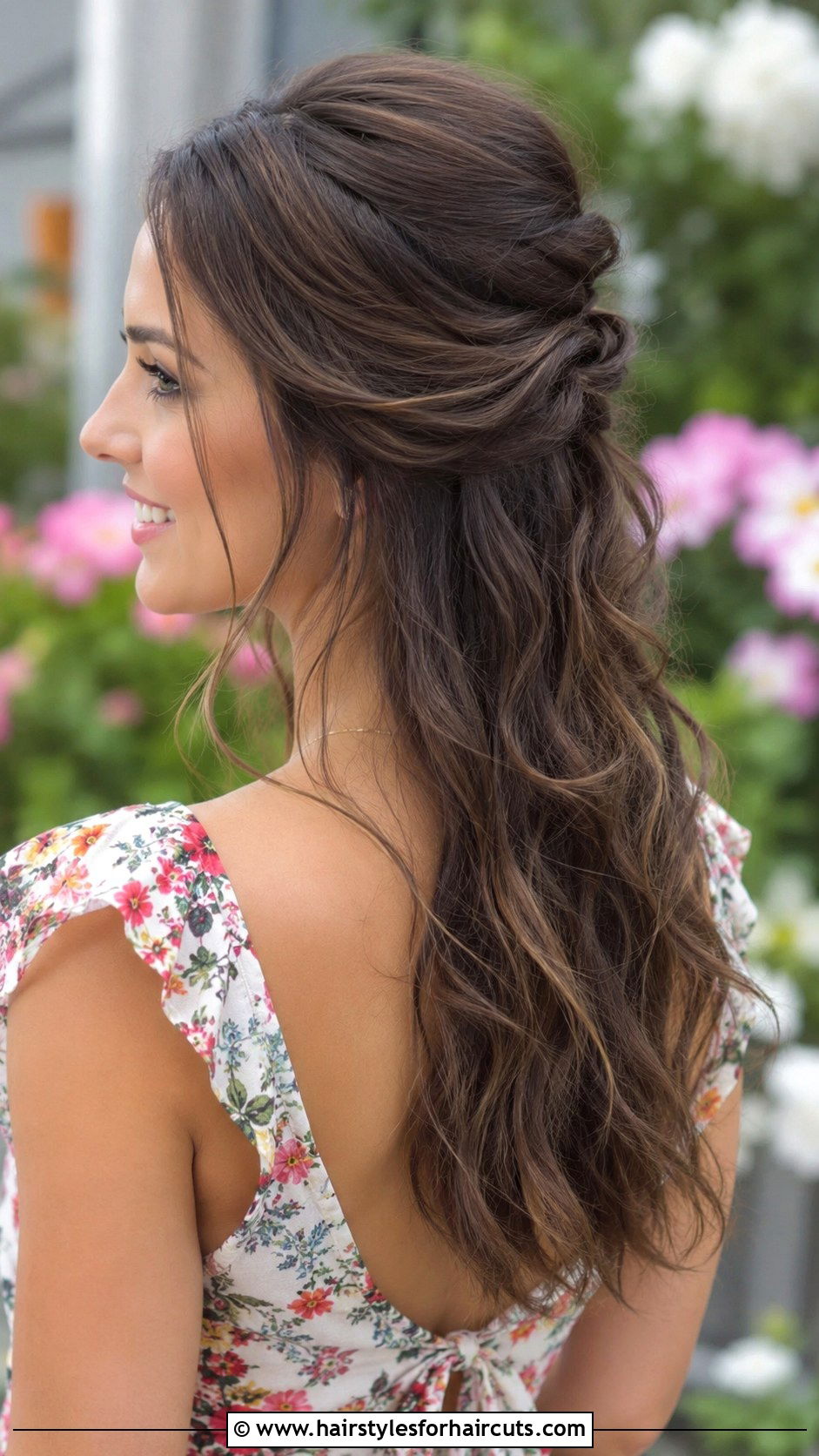 Half Up Half Down Waves - 25 cute hairstyles for wavy hair - 25 cute hairstyles for wavy hair
