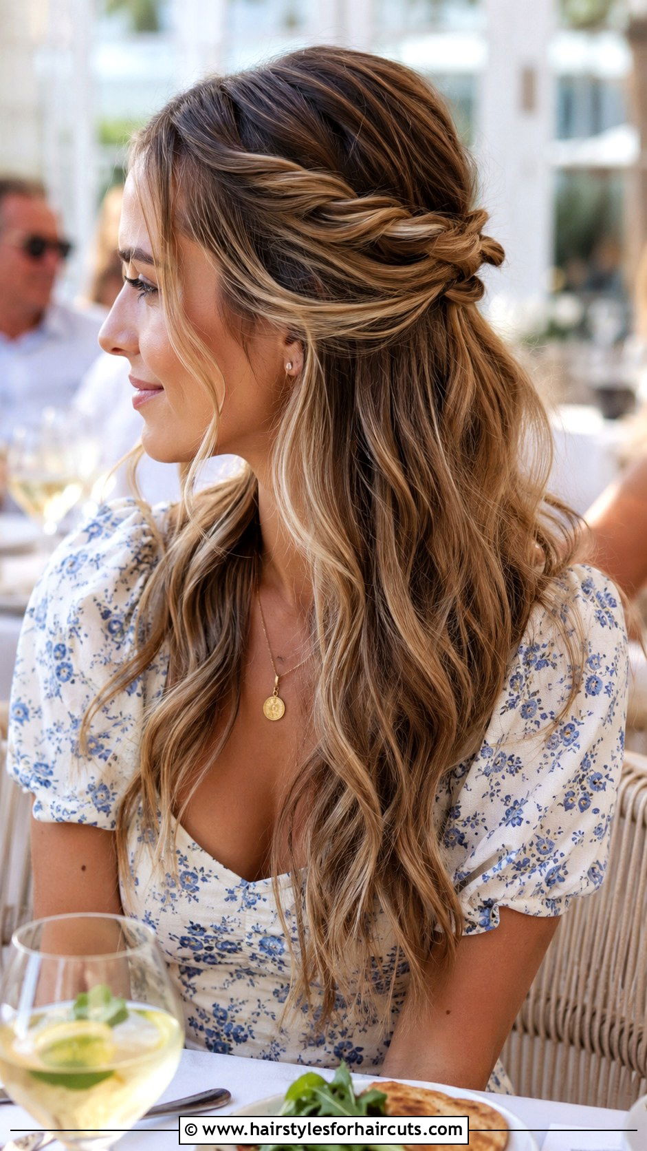 Half Up Half Down Wavy Hairstyle - 25 hairstyles for women with wavy hair - 25 hairstyles for women with wavy hair