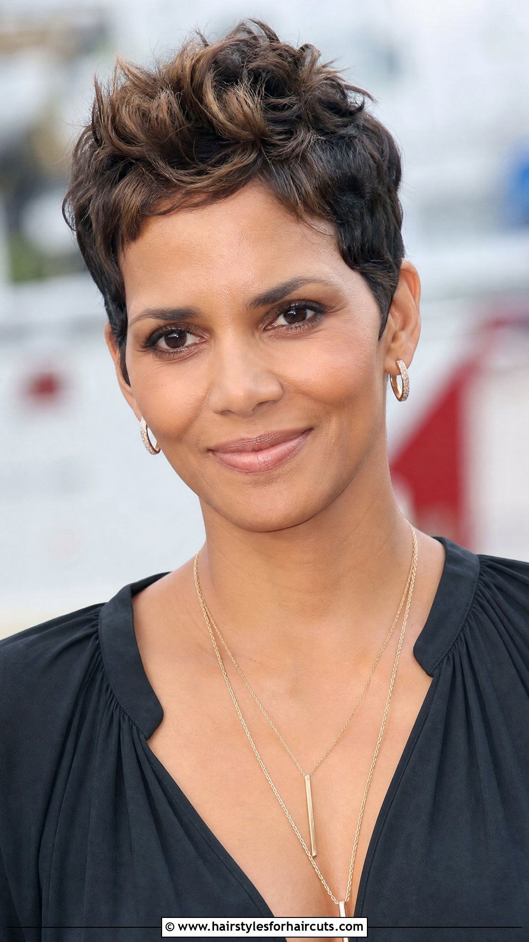 Halle Berry Pixie Haircut - 25 celebrity haircuts - 25 celebrity haircuts