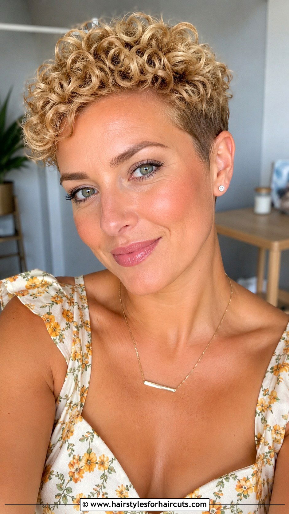 Honey Blonde Curly Pixie - 25 blonde curly hairstyles - 25 blonde curly hairstyles
