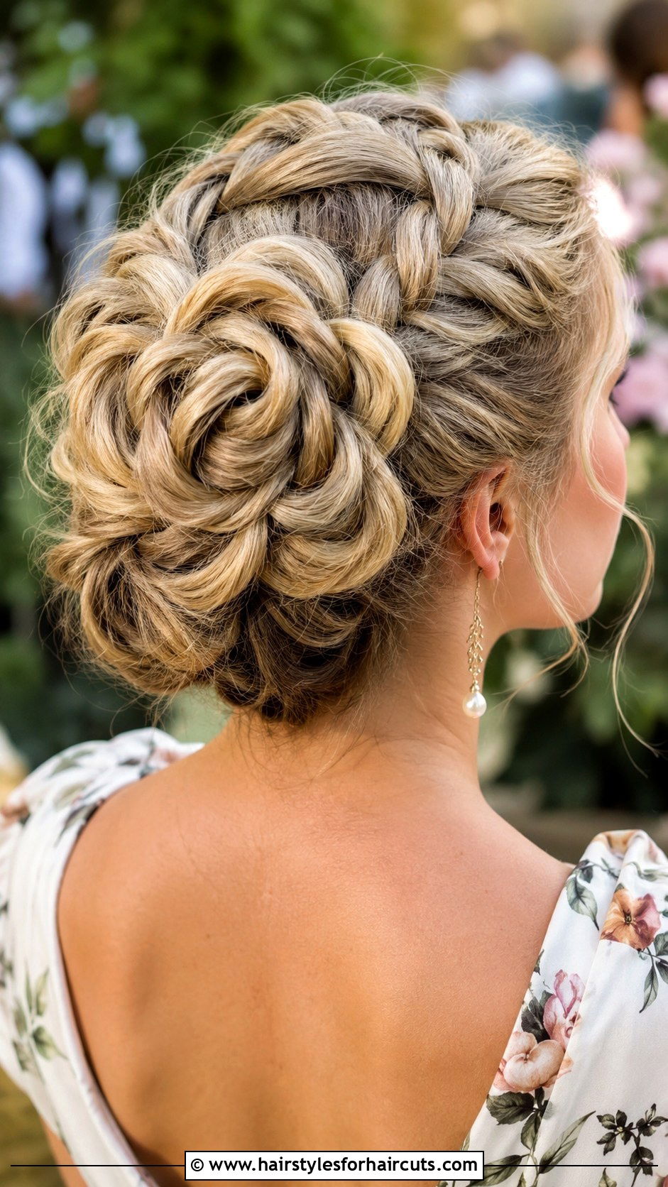 Infinity Braid Updo - 25 complicated hairstyles - 25 complicated hairstyles