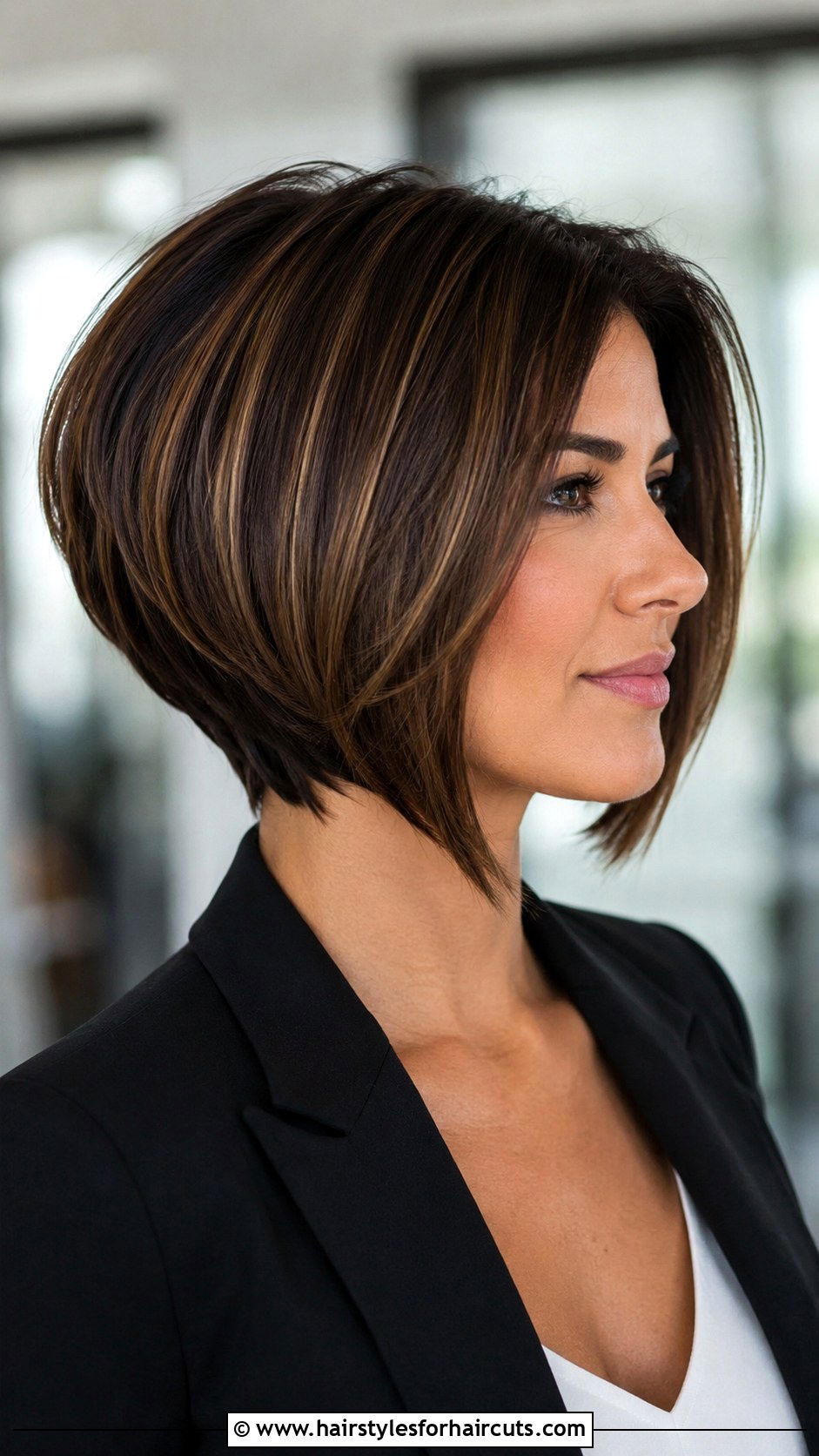 Inverted Bob - 25 lady short hairstyles - 25 lady short hairstyles