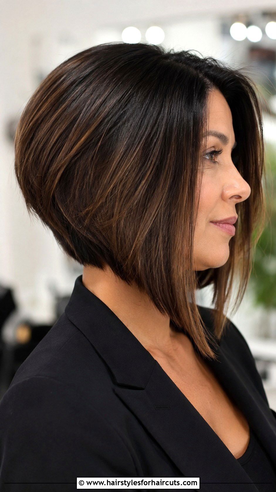 Inverted Bob - 25 medium haircuts for thick hair women - 25 medium haircuts for thick hair women