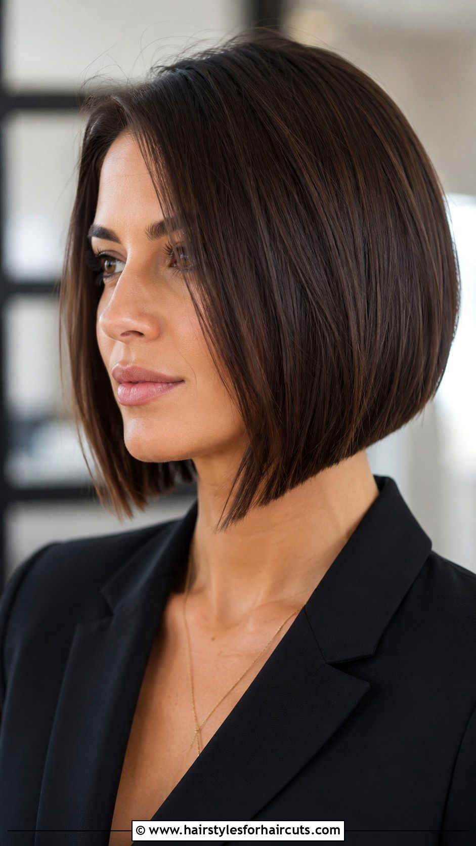 Inverted Bob - 25 bob haircuts for thick hair - 25 bob haircuts for thick hair