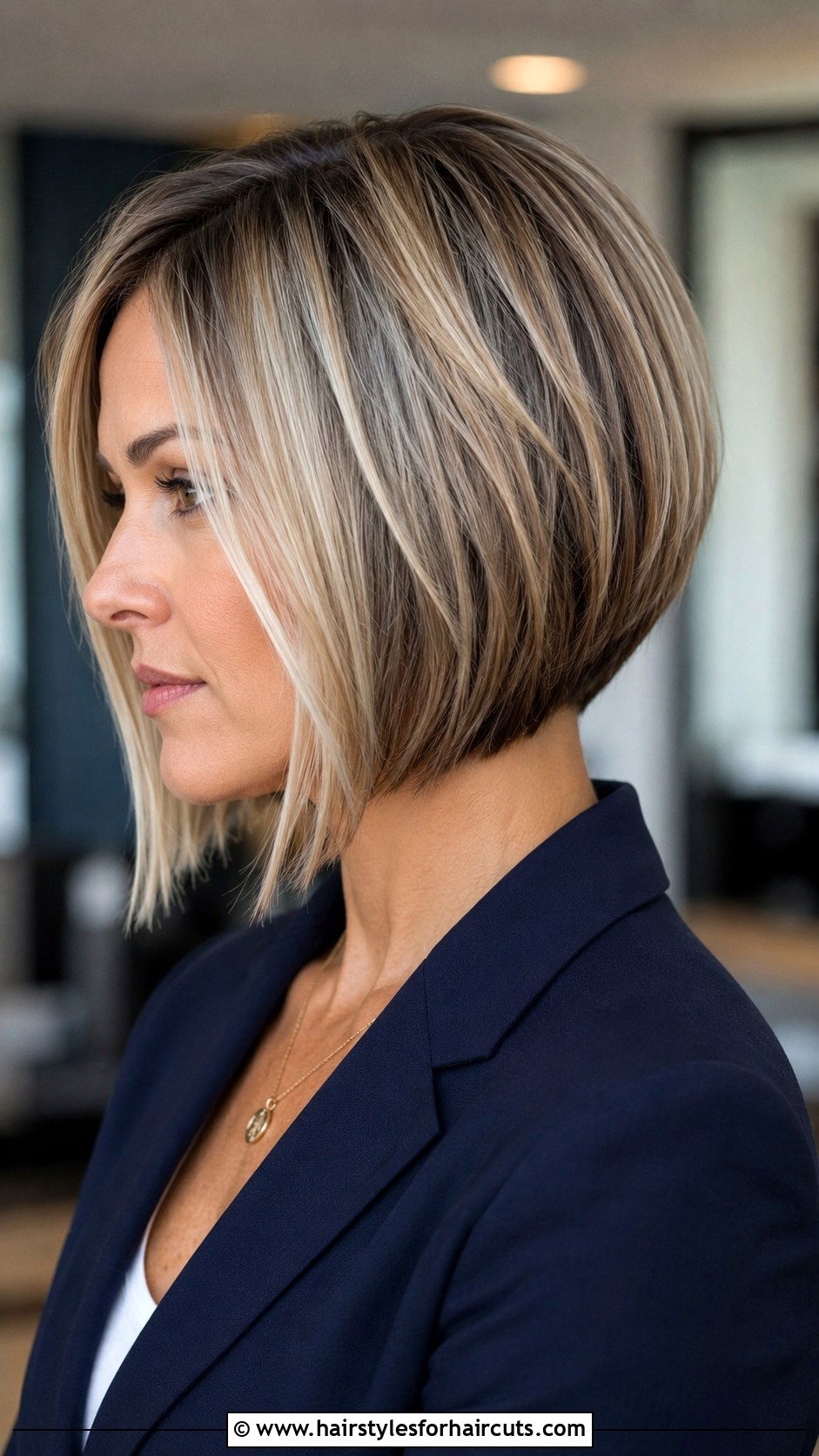Inverted Bob - 25 short hairstyles with round face - 25 short hairstyles with round face