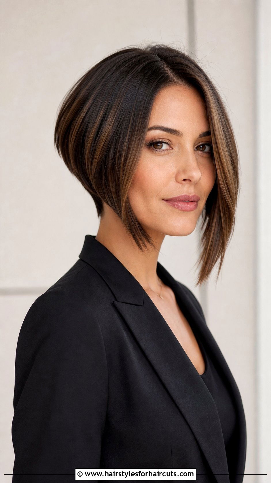 Inverted Bob - 25 womens medium length hairstyles - 25 women's medium length hairstyles