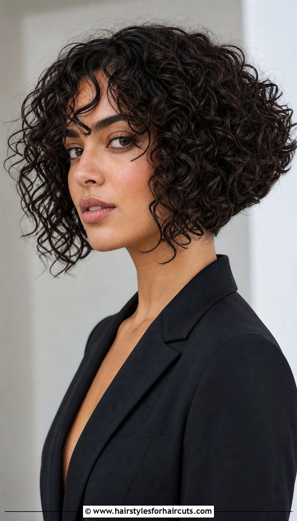 Inverted Bob For Curly Hair - 25 haircuts for loose curly hair - 25 haircuts for loose curly hair