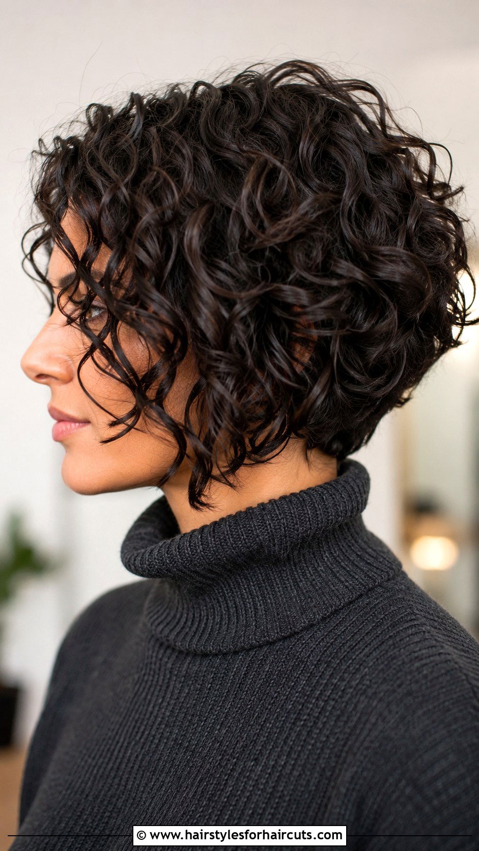 Inverted Bob For Curly Hair - 25 haircuts for women with thick curly hair - 25 haircuts for women with thick curly hair