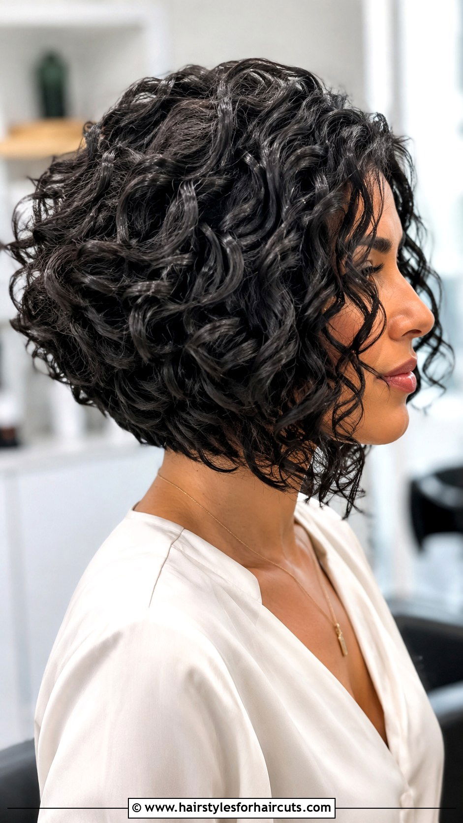 Inverted Bob For Curly Hair - 25 best haircuts for short curly hair - 25 best haircuts for short curly hair