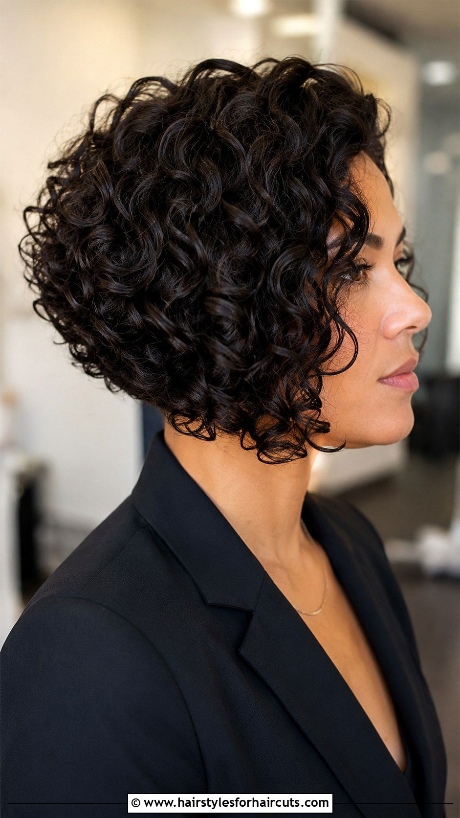 Inverted Bob For Thick Curls - 25 curly hairstyles for thick hair - 25 curly hairstyles for thick hair