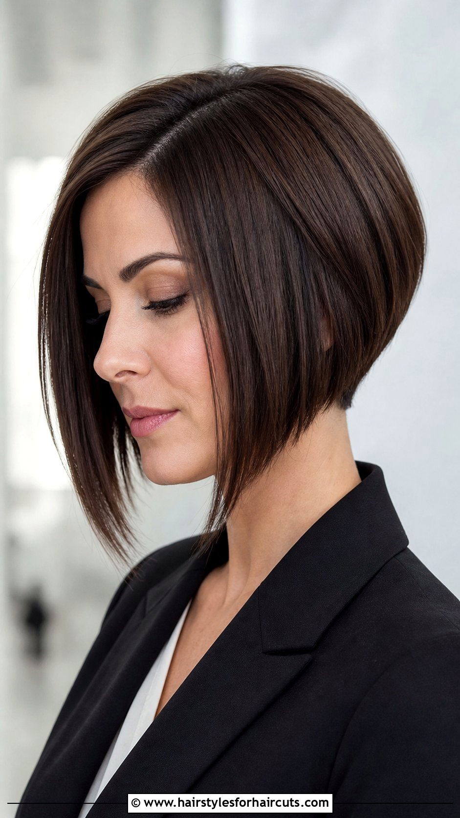 Inverted Bob Haircut - 25 best haircuts for thick hair women - 25 best haircuts for thick hair women
