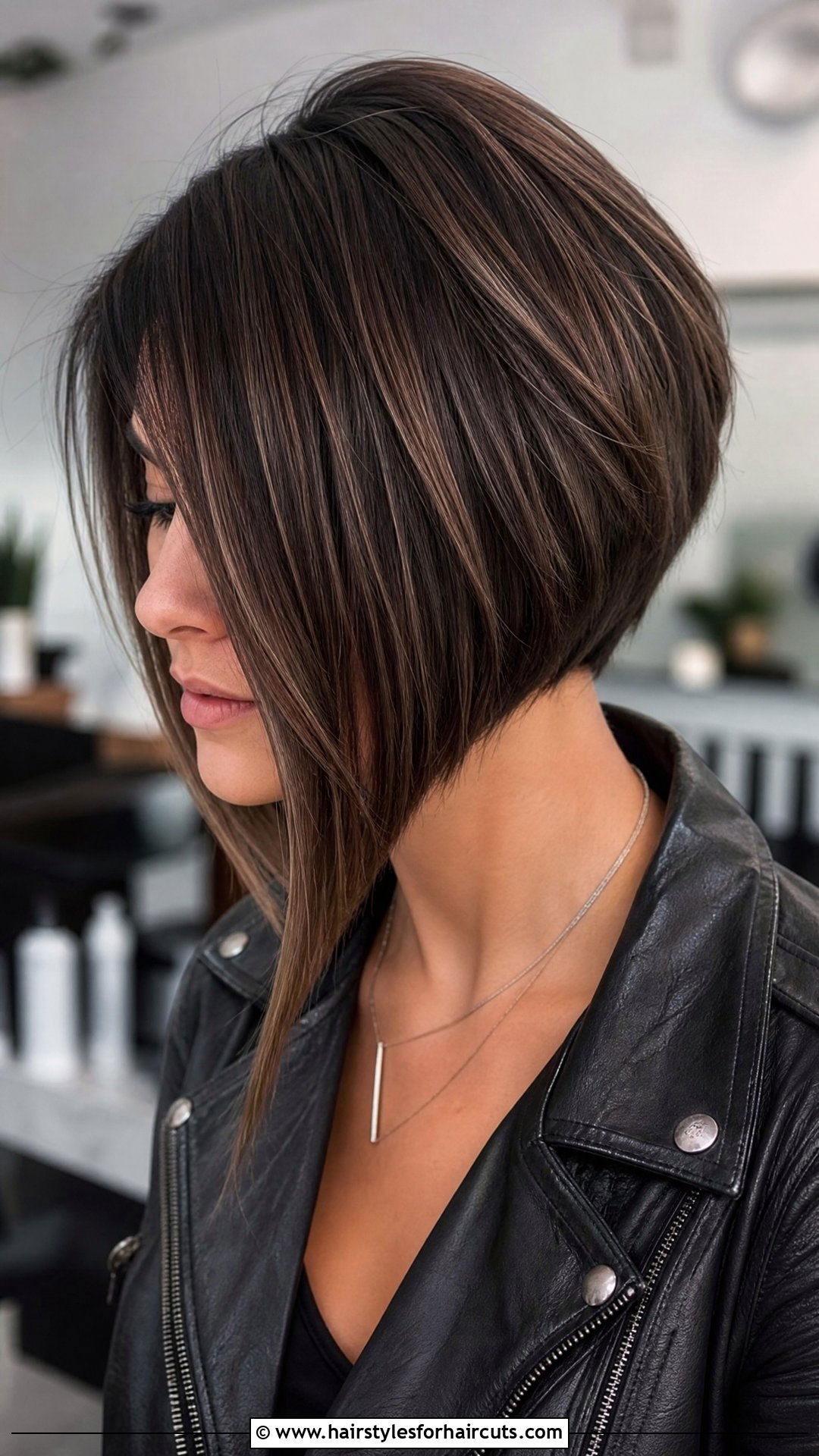 Inverted Bob Medium Haircut - 25 woman medium haircuts - 25 woman medium haircuts