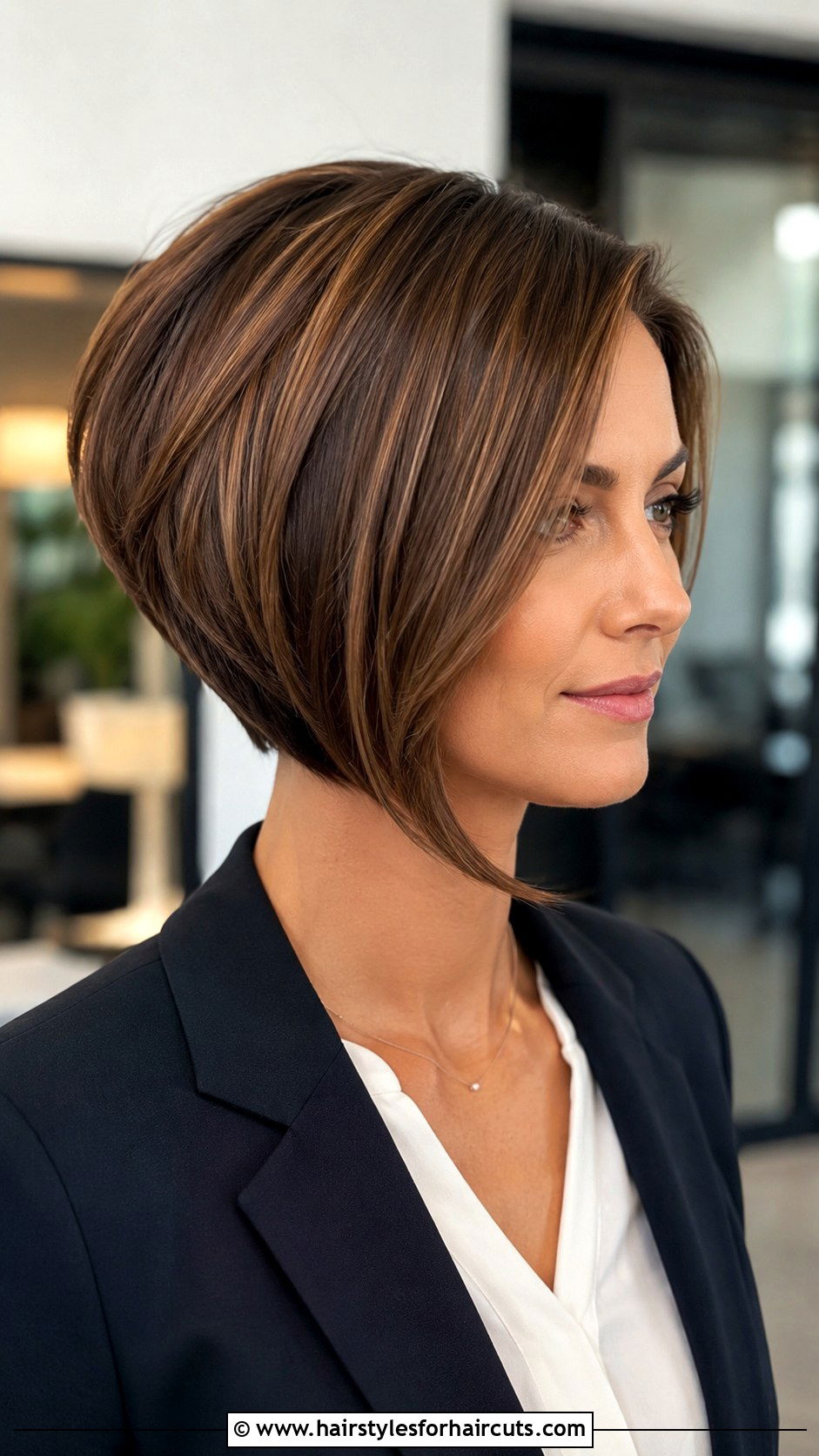 Inverted Bob Medium Haircut - 25 fun haircuts for medium hair - 25 fun haircuts for medium hair