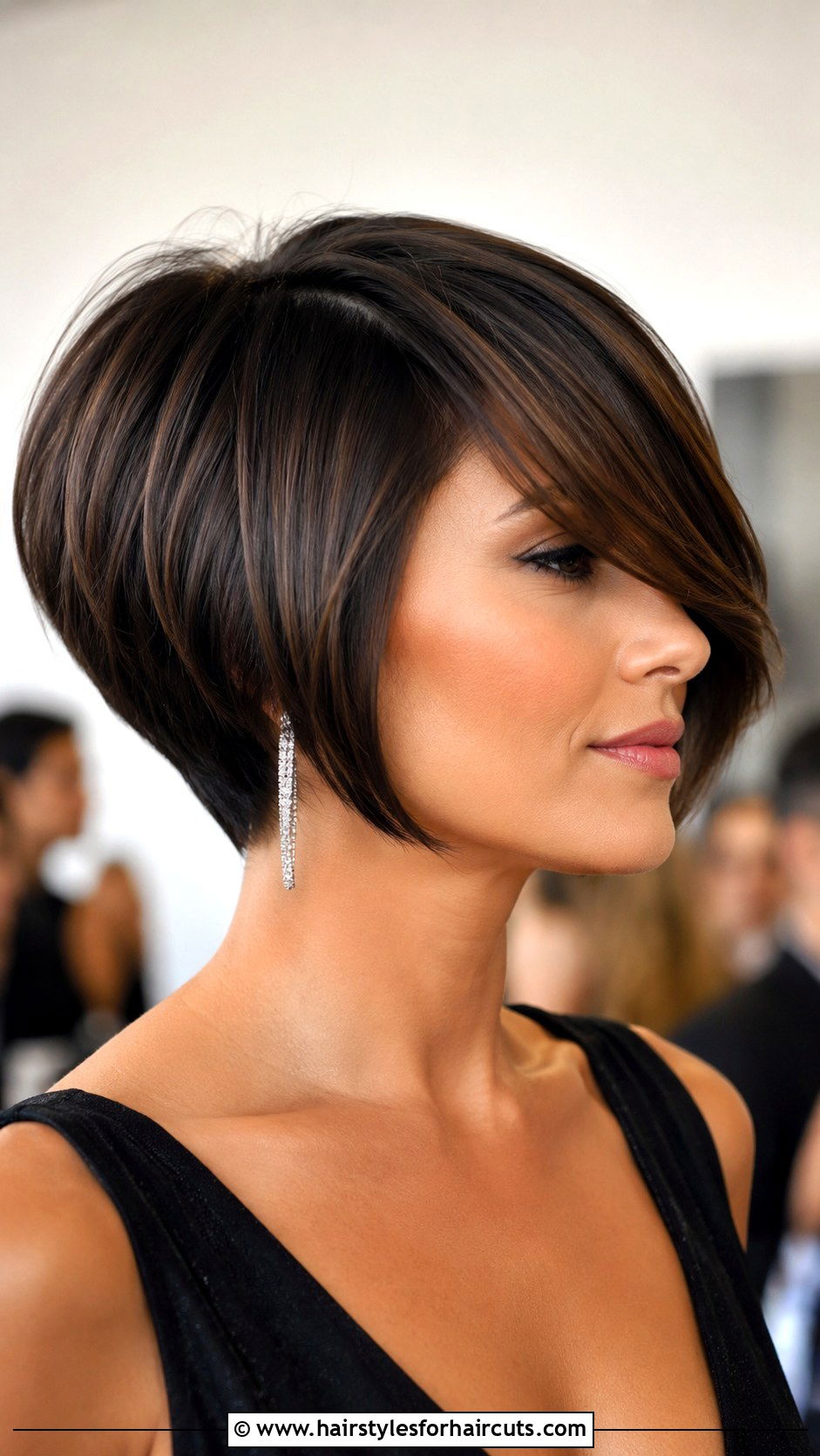 Inverted Bob With Sweeping Bangs - 25 hairstyles for triangle face shape - 25 hairstyles for triangle face shape