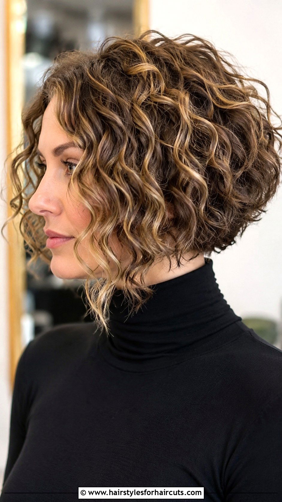 Inverted Curly Bob - 25 curly haircuts nyc - 25 curly haircuts nyc