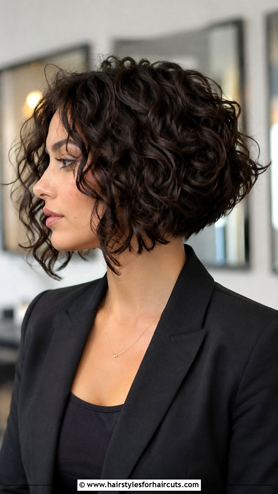 Inverted Curly Bob - 25 curly hairstyles for short hair - 25 curly hairstyles for short hair