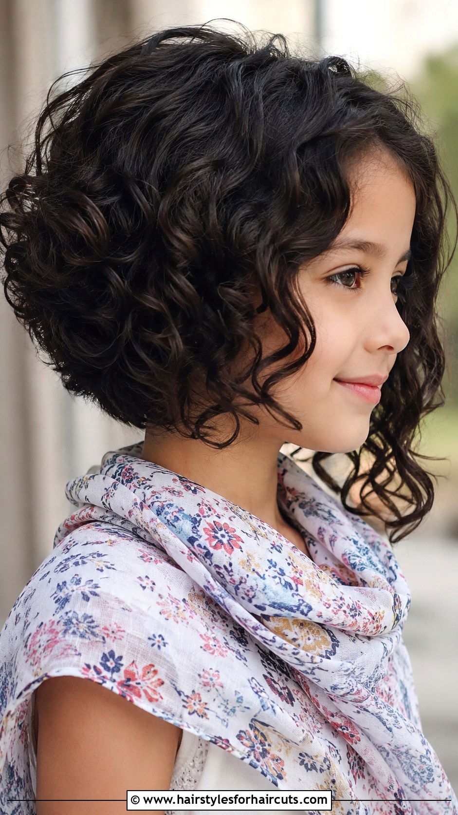 Inverted Curly Bob - 25 haircuts for curly hair girl kid - 25 haircuts for curly hair girl kid