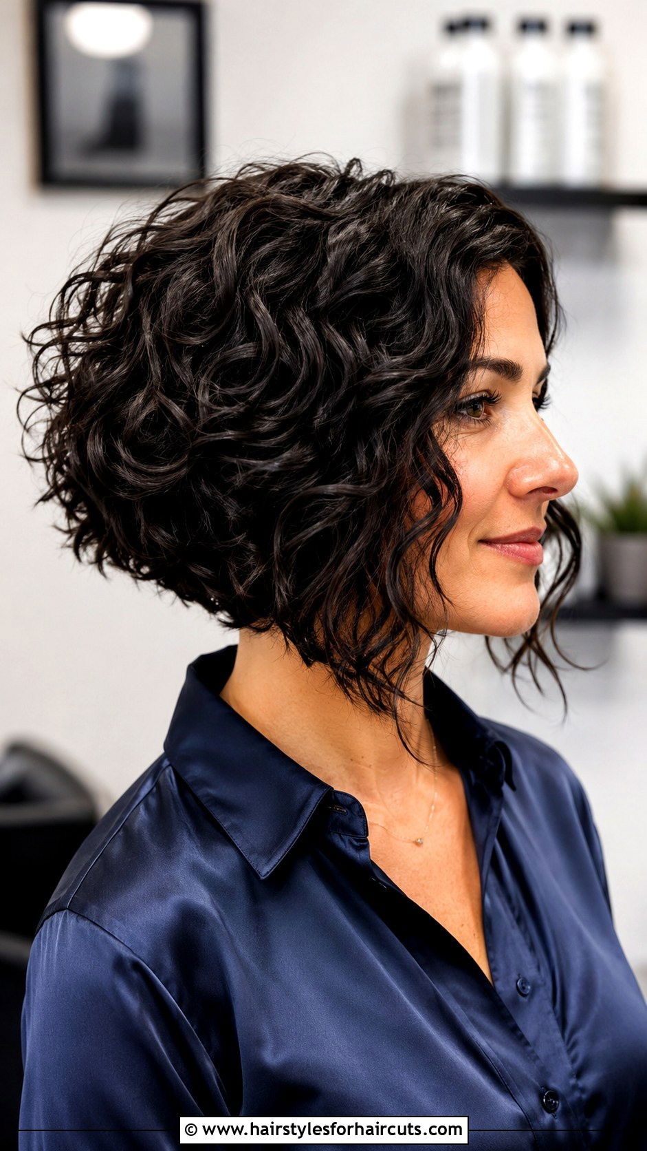 Inverted Curly Bob - 25 really thin curly hairstyles - 25 really thin curly hairstyles