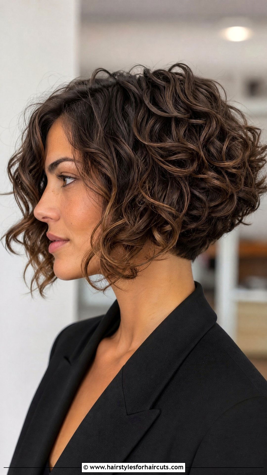 Inverted Curly Bob - 25 womens haircuts curly hair - 25 womens haircuts curly hair