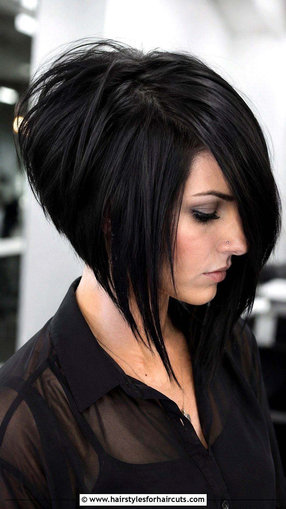 Inverted Emo Bob - 25 emo hairstyles for short hair - 25 emo hairstyles for short hair