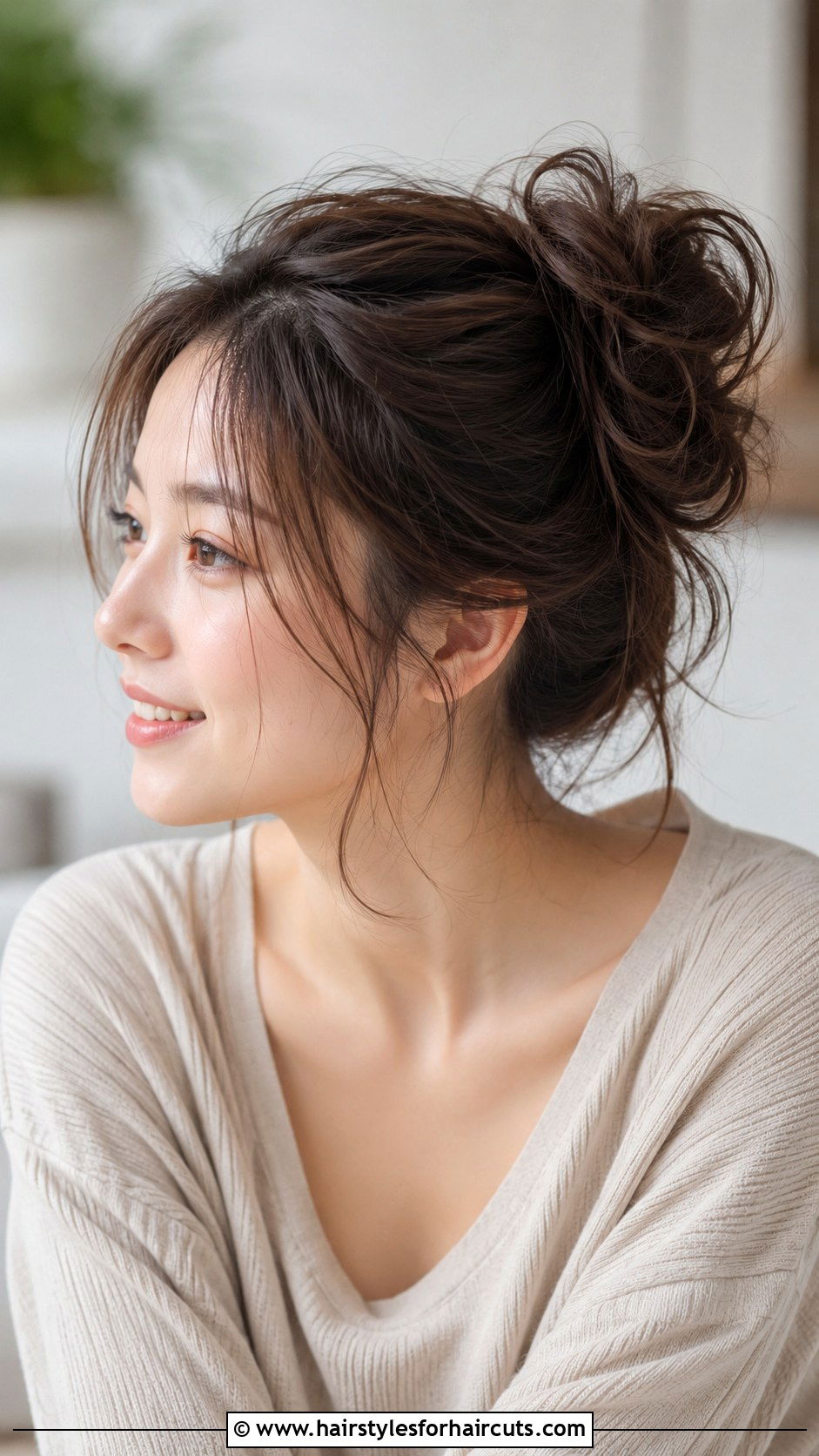 Japanese Messy Bun Updo - 25 japanese women hairstyles - 25 japanese women hairstyles