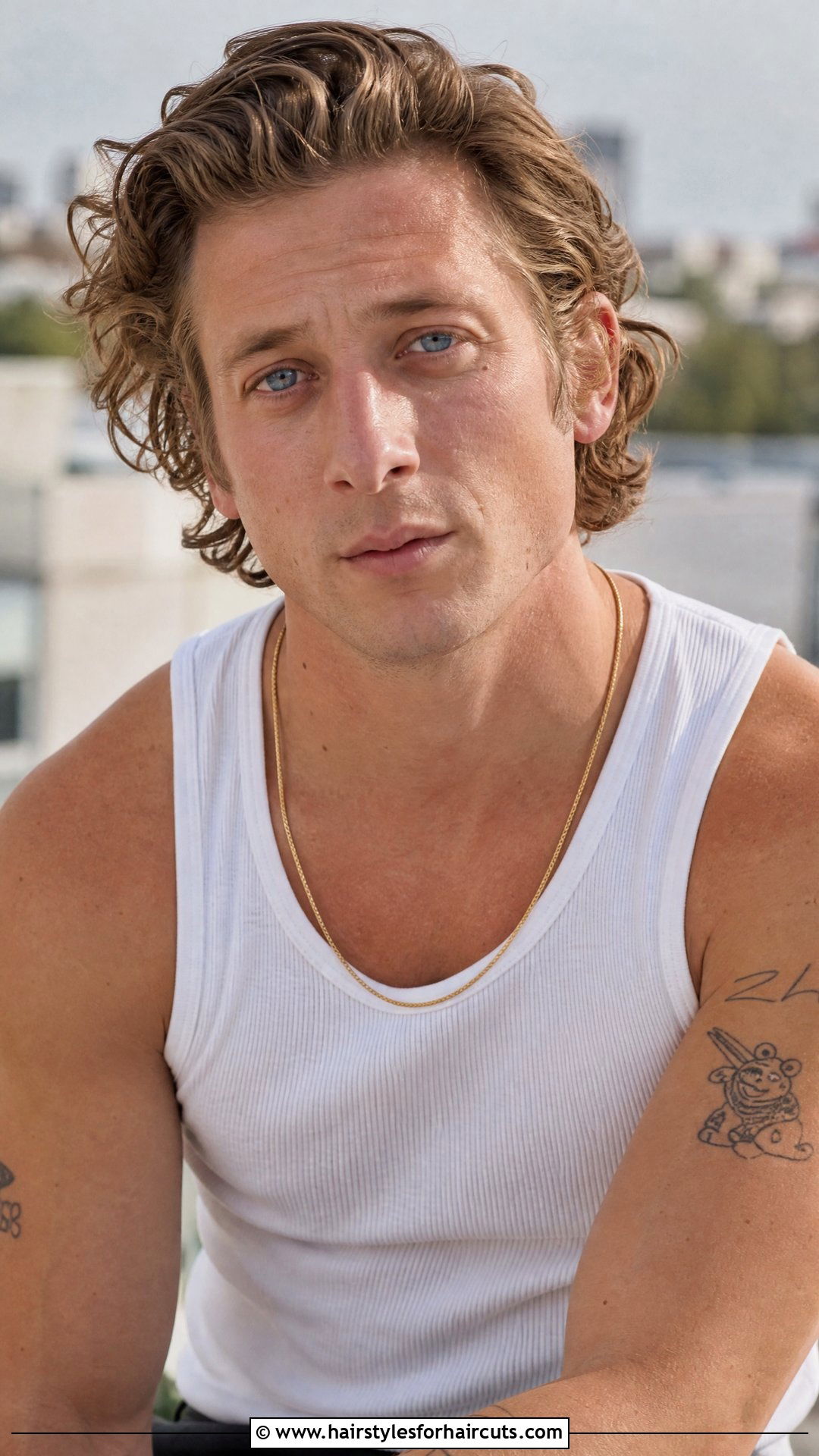 Jeremy Allen White Medium Wavy Flow Haircut - 25 jeremy allen white haircuts - 25 jeremy allen white haircuts