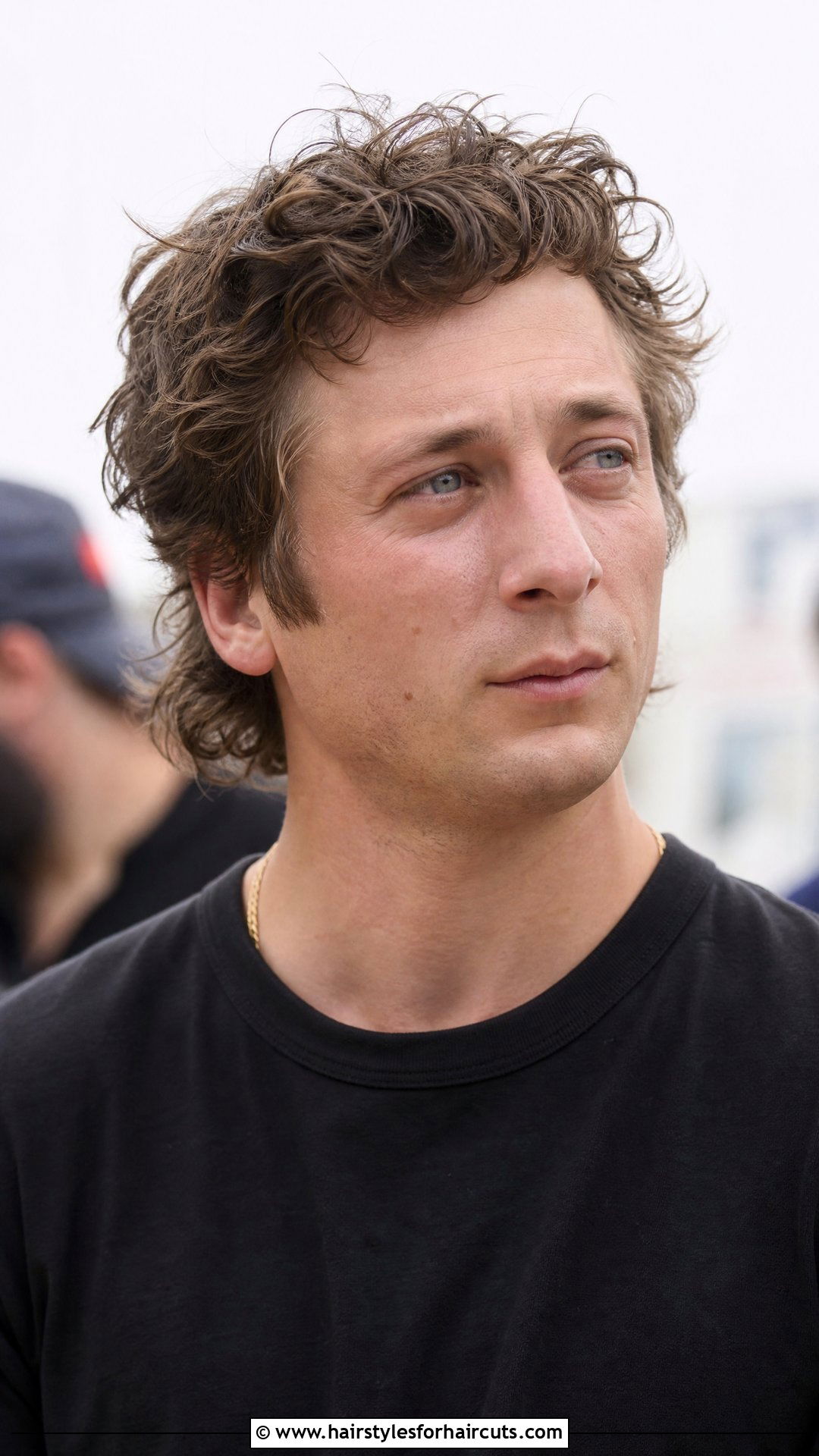 Jeremy Allen White Messy Mullet Haircut - 25 jeremy allen white haircuts - 25 jeremy allen white haircuts