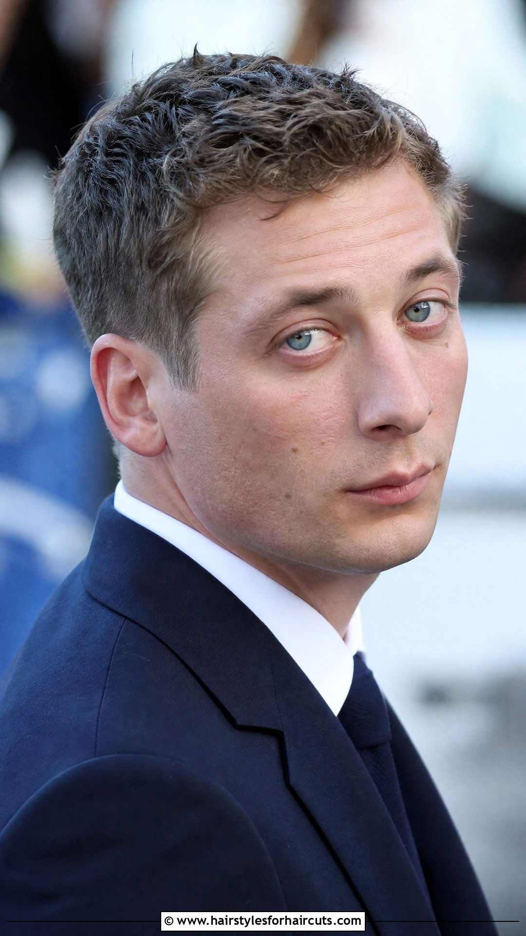 Jeremy Allen White Short Back And Sides Haircut - 25 jeremy allen white haircuts - 25 jeremy allen white haircuts